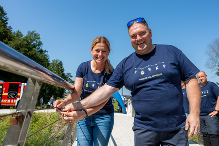 Pot ob reki, ki povezuje (22)